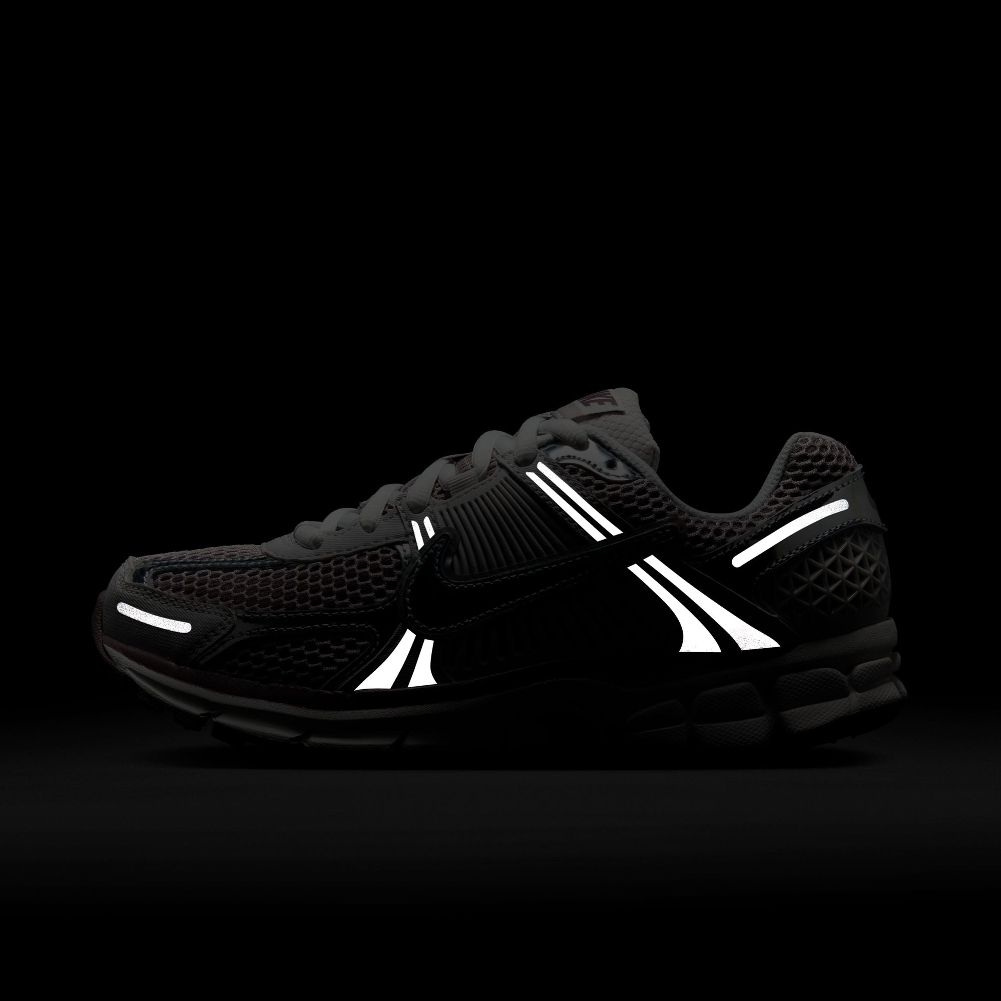 Women's Nike Zoom Vomero 5 'Platinum Violet'