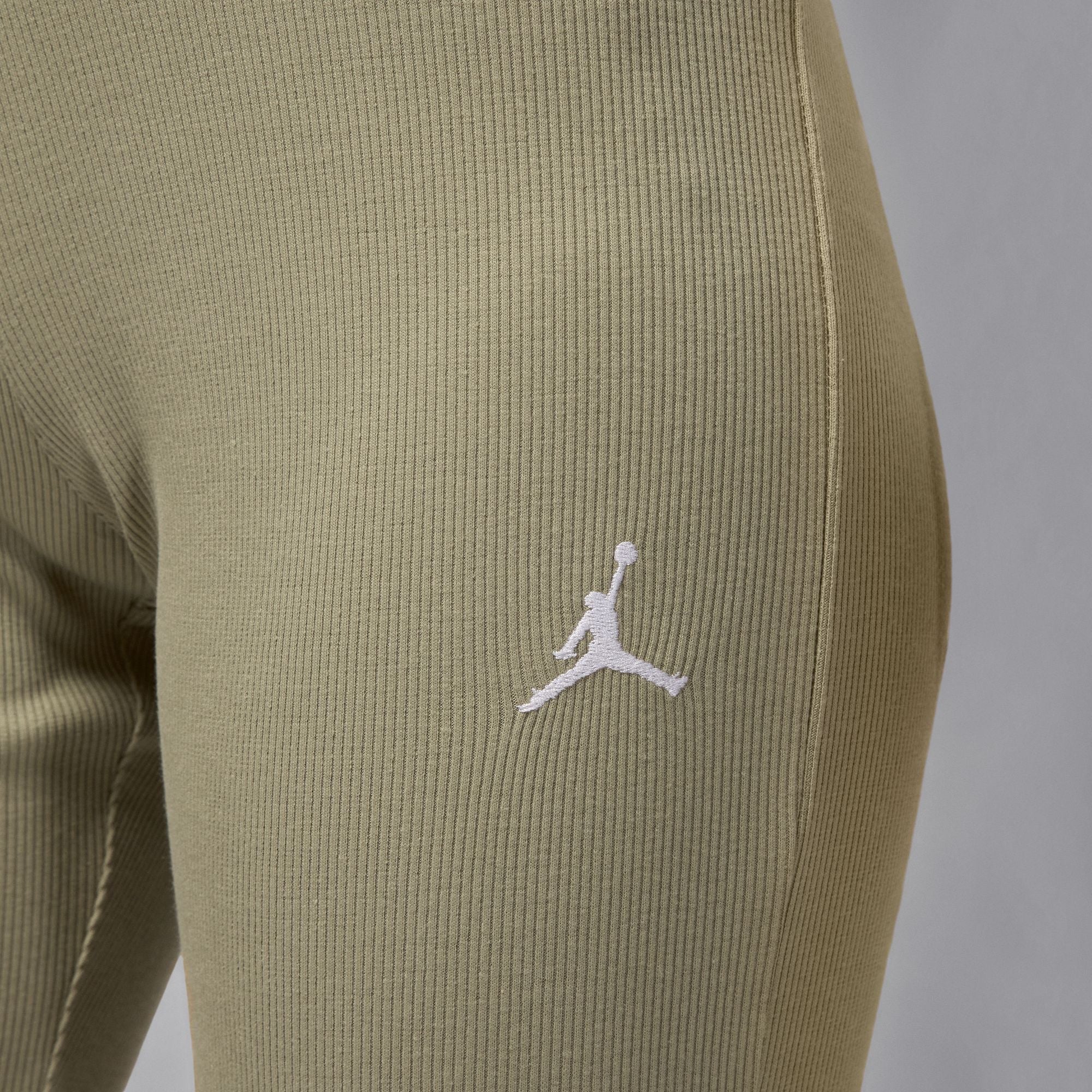 Jordan Brooklyn Essentials Women's Mid-Rise Flared Leggings